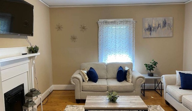 3BR Pet-Friendly Home – Fenced Yard, 10 Min to Speedway
