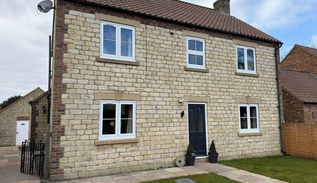 4 Bed House Sleeps 10 - Pets, Parking, Games Room