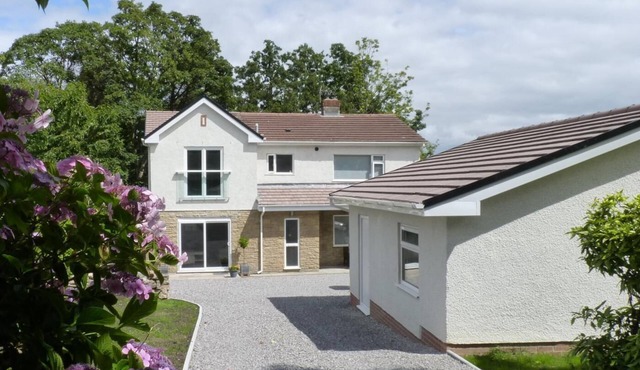 4 Bed in Swansea (oc-hh642)