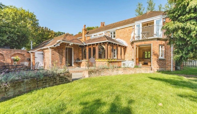 4 Bed Windsor Countryside Escape - By Tempstay