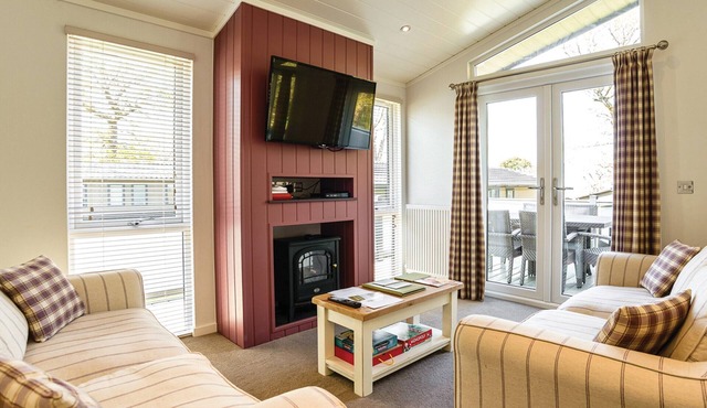 4 bedroom accommodation in Wootton, Nr Cowes