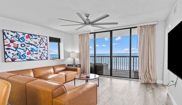 4-bedroom Direct Oceanfront, parking near door with pools