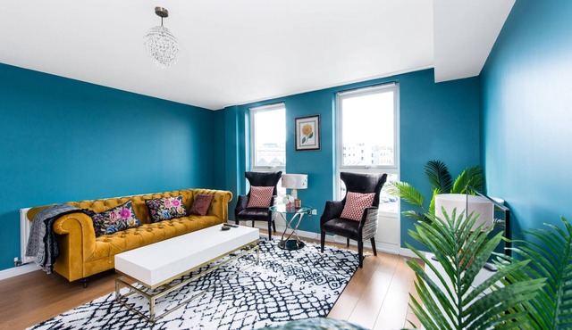48 Annandale Street - Bold, bright child friendly apartment with free parking.