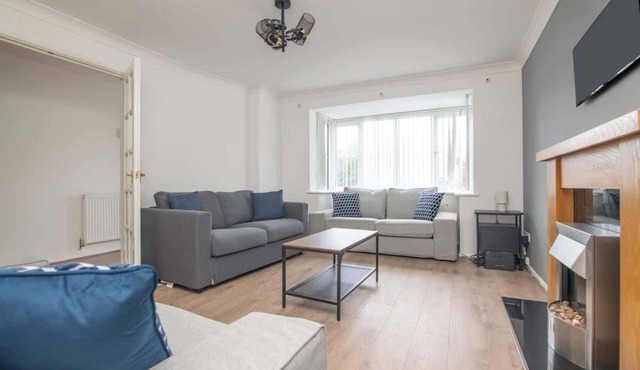 5 BD - Large House Oadby