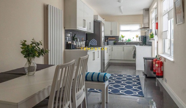 5 BED/4 BATH @ WEMBLEY STADIUM & FREE PARKING