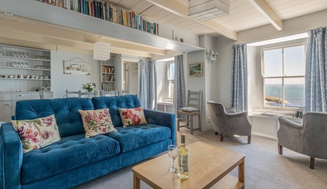 5 Bed in Mousehole (oc-kellan)