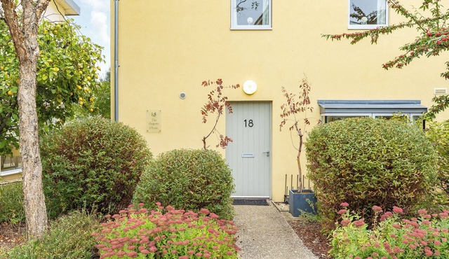 5 bedroom accommodation in Somerford Keynes