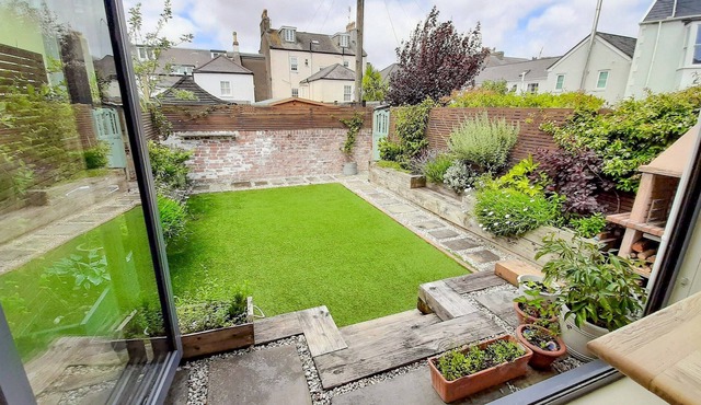 5 bedroom accommodation in Clevedon