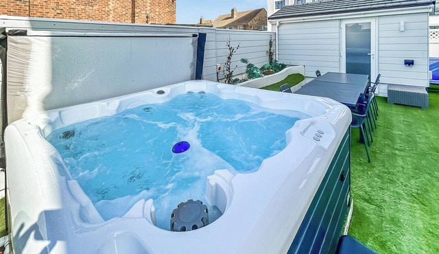 5 bedroom accommodation in Worthing