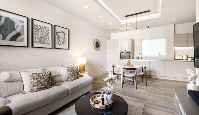 5 Mins Walk to Battersea Park | Battersea Retreat
