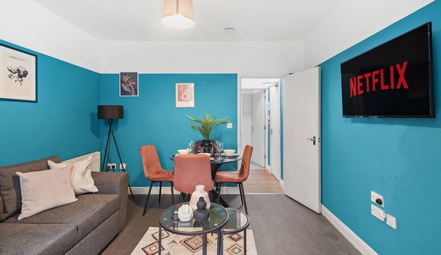 50% OFF - Stylish 2 bed sleeps 6 - Private Terrace