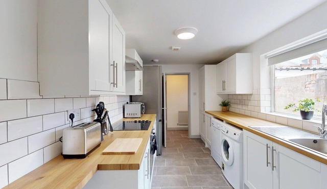 5bedroom house, City Centre, Free Parking