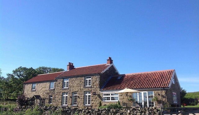 6 Bed Farmhouse, Goathland, Whitby. Hot tub. Summer discounts, 4,5,6 &7 nights.