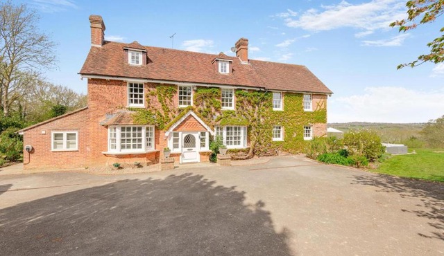 6 Bed in Hadlow Down oc-g36329