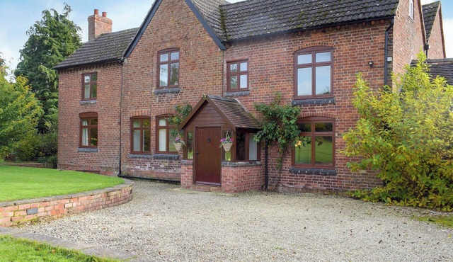 6 bedroom accommodation in Noneley, near Shrewsbury