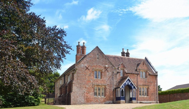 6 bedroom accommodation in Dudsbury, Ferndown
