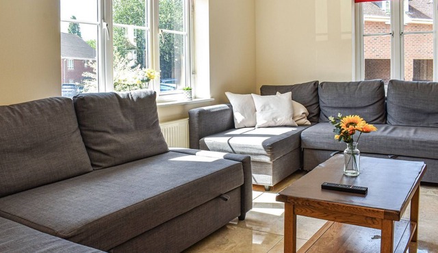 6 bedroom accommodation in Hook