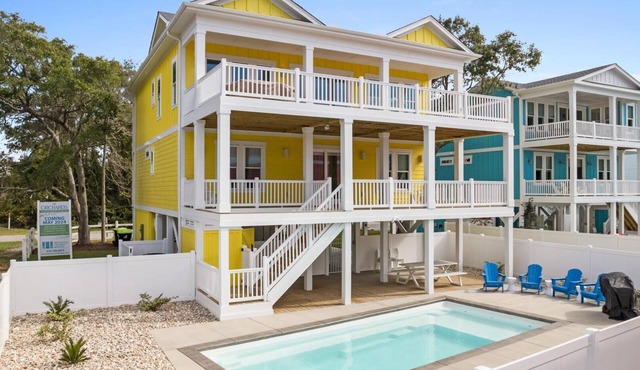 6 Bedroom Oak Island Oasis with Private Pool
