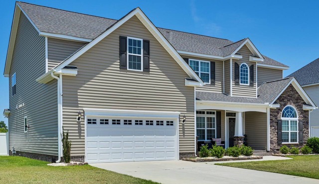 6 Mi to Medical District: Spacious Winterville Gem