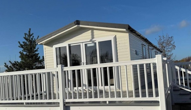 8 Berth Luxury holiday home at Tattershall Lakes. Private Hot-Tub. Pet Friendly