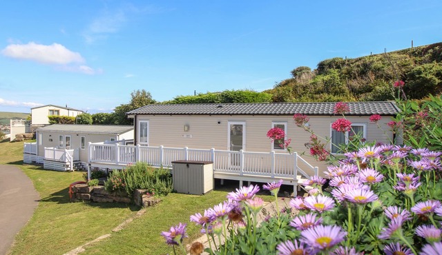 92 DAISY, with pool in Swanage
