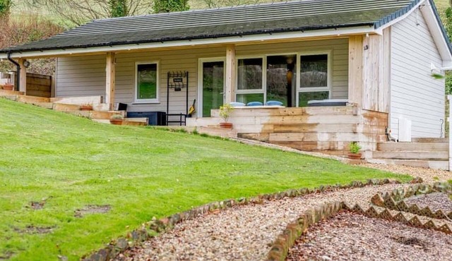 A combination of 2 adjacent holiday lets, sleeps max 9, WiFi, parking, 2 HotTubs