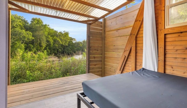 A-Frame Camping Pod, W/Bath House, 6 min to DT in Easley