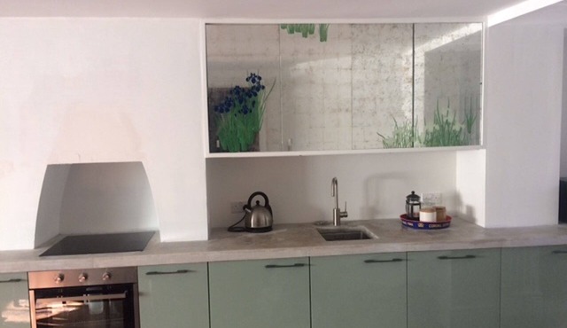 A gorgeous 1 bedroom flat in Central London opposite Vauxhall Gardens. Now back!