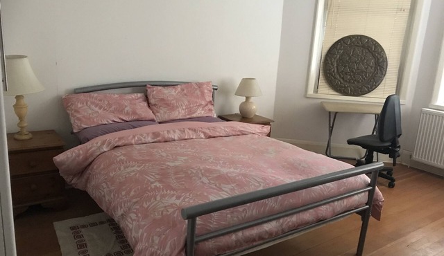 A Large comfy Room in Bromley