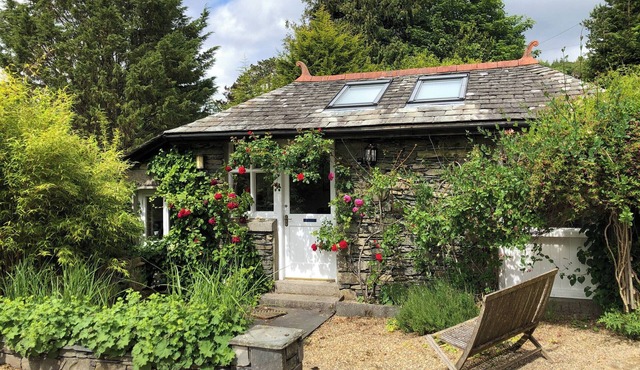 A lovely open plan detached cottage in a rural location.