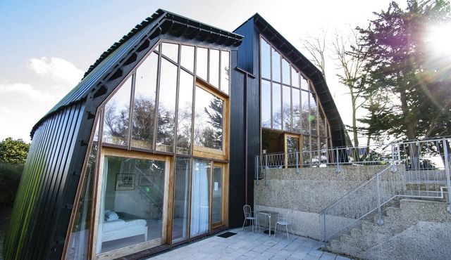 A magnificent beachfront property in stunning Poole Harbour