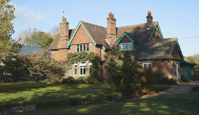 A spacious 1930’s period house set in the picturesque village of Eardisley.