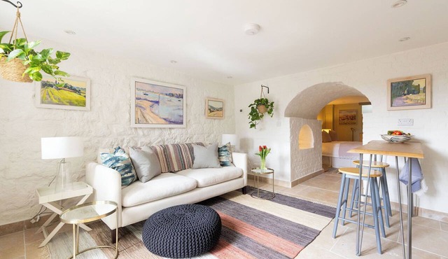 A tastefully designed studio set just a few steps away from Arundel town centre