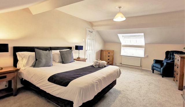 A thee bedroom, one bathroom that sleeps 5 guests in 3 bedrooms