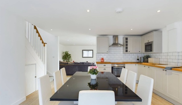 A tranquil farm stay in the Weald of Kent, 50mins from central London via PT.