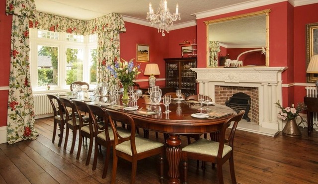 Abbots Manor