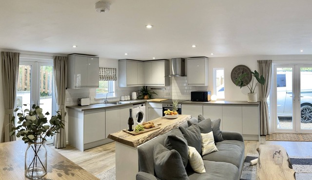 ABODE, pet friendly, character holiday cottage in Raymond's Hill in Axminster