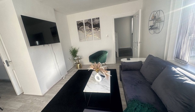 Airport House - Long Stays, Near Hospital!
