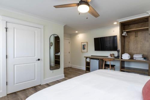 Albermarle #202 Inn at Old Beach