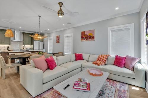 Alto-Private Rooftop Deck-8 Mins to Broadway