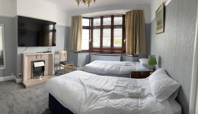 Amazing and Romantic O2 Arena 4 Bedrooms House free parking