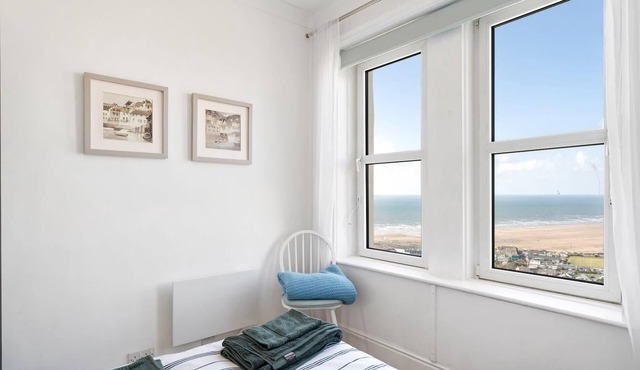Apartment, Expansive Sea Views, Private Parking