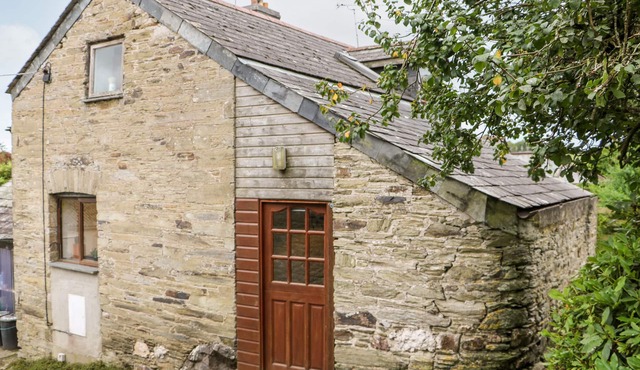 APPLE LOFT, pet friendly, country holiday cottage in Lostwithiel
