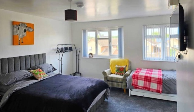 Apt4: Comfortable modern open-plan 1st floor flat