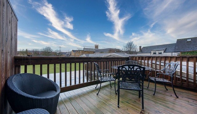 Ashcroft Loft - town centre apartment