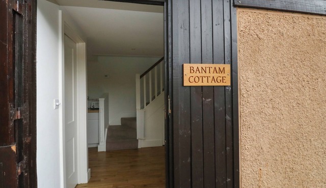 BANTAM COTTAGE, pet friendly, with a garden in Ottery St Mary