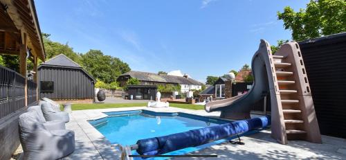 Barn Oasis heated pool Hot Tub, Bar games stay
