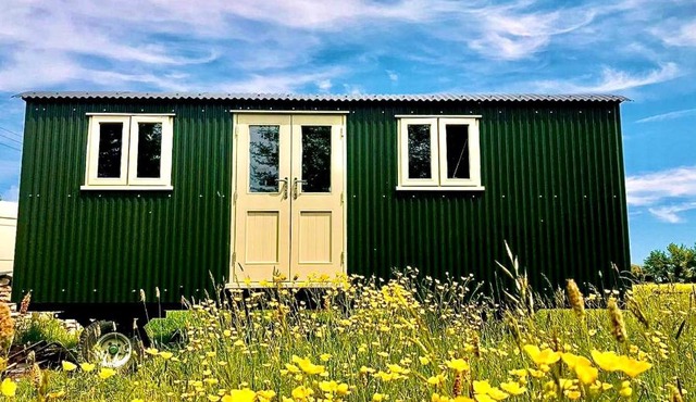 Bathsheba, Luxurious Shepherds Hut set in Todber a hamlet set in Thomas Hardy's iconic rural Dorset