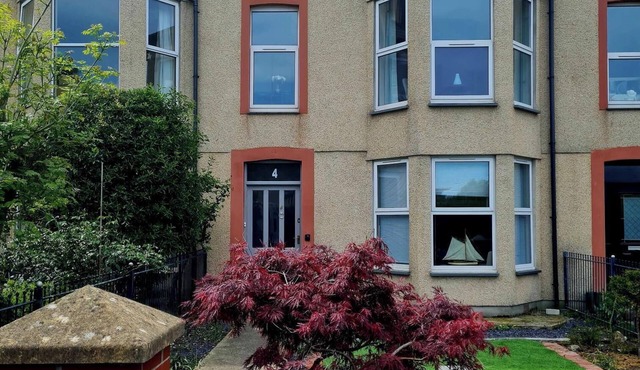 BEACH 4min walk SNOWDONIA border 4-bed Dog&Family friendly VILLA CONWAY Brough