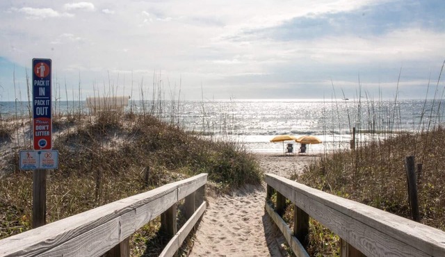 Beach Chic, 5-Minute Walk to Beach & Boardwalk